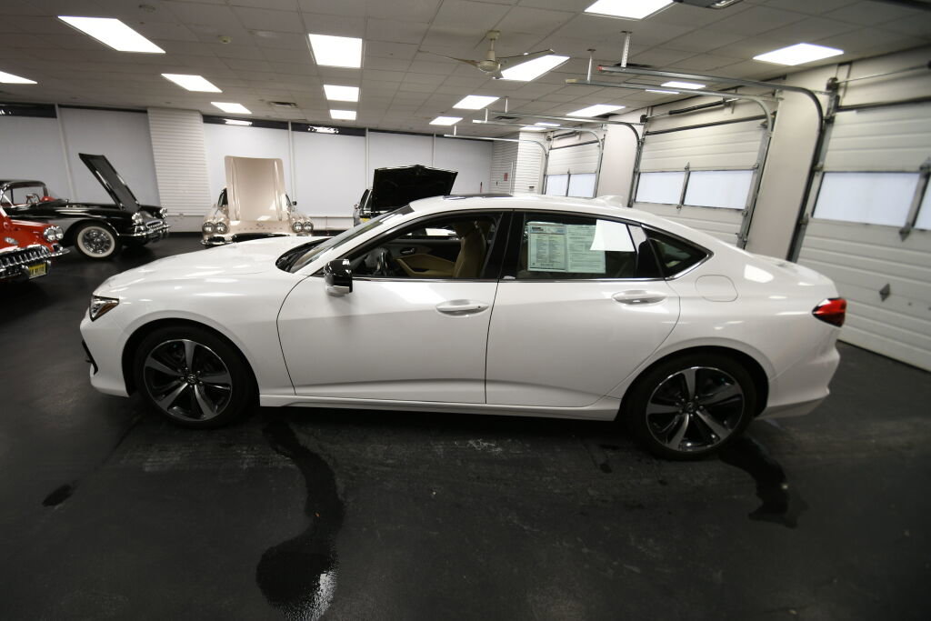 Used 2024 Acura TLX w/ Technology Package image 4