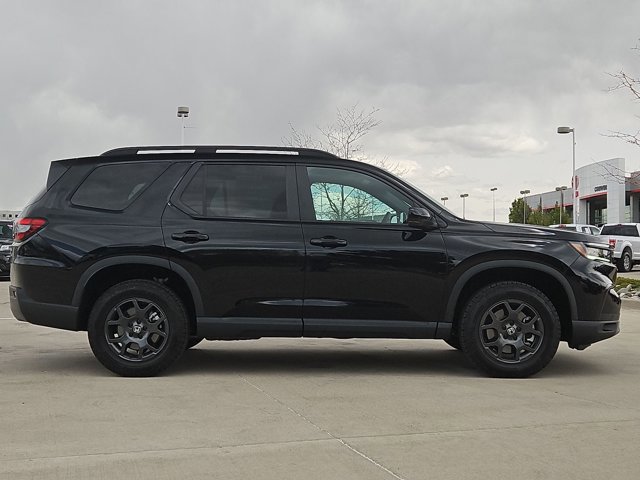 Used 2025 Honda Pilot TrailSport image 4