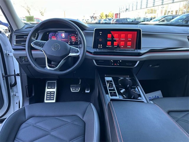 Used 2025 Volkswagen Atlas Peak Edition SE image 33