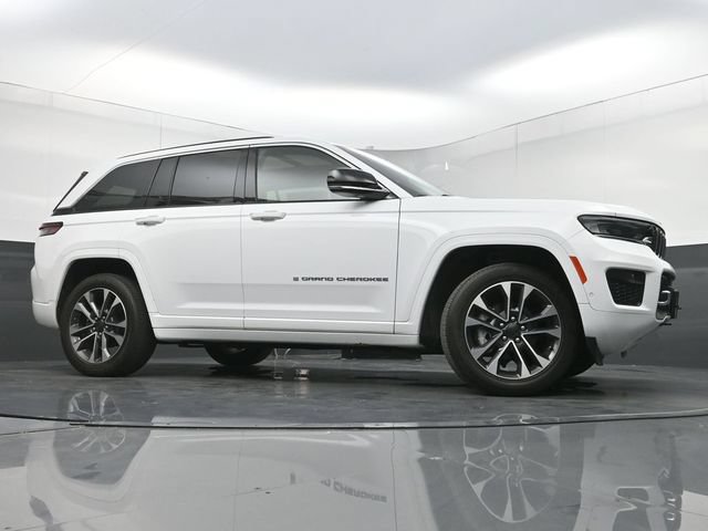 Used 2024 Jeep Grand Cherokee Overland w/ Trailer Tow Package AWD/4WD image 32