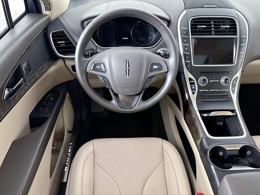 Used 2017 Lincoln MKX Reserve w/ Driver Assistance Package FWD image 10