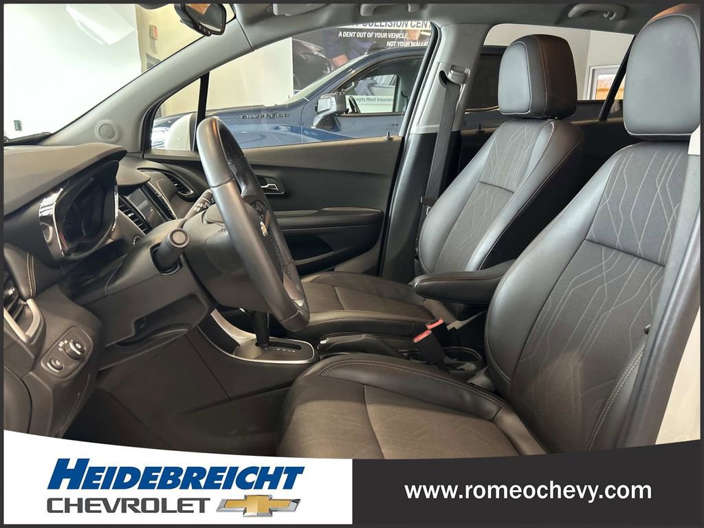 Used 2022 Chevrolet Trax LT w/ LT Convenience Package image 14