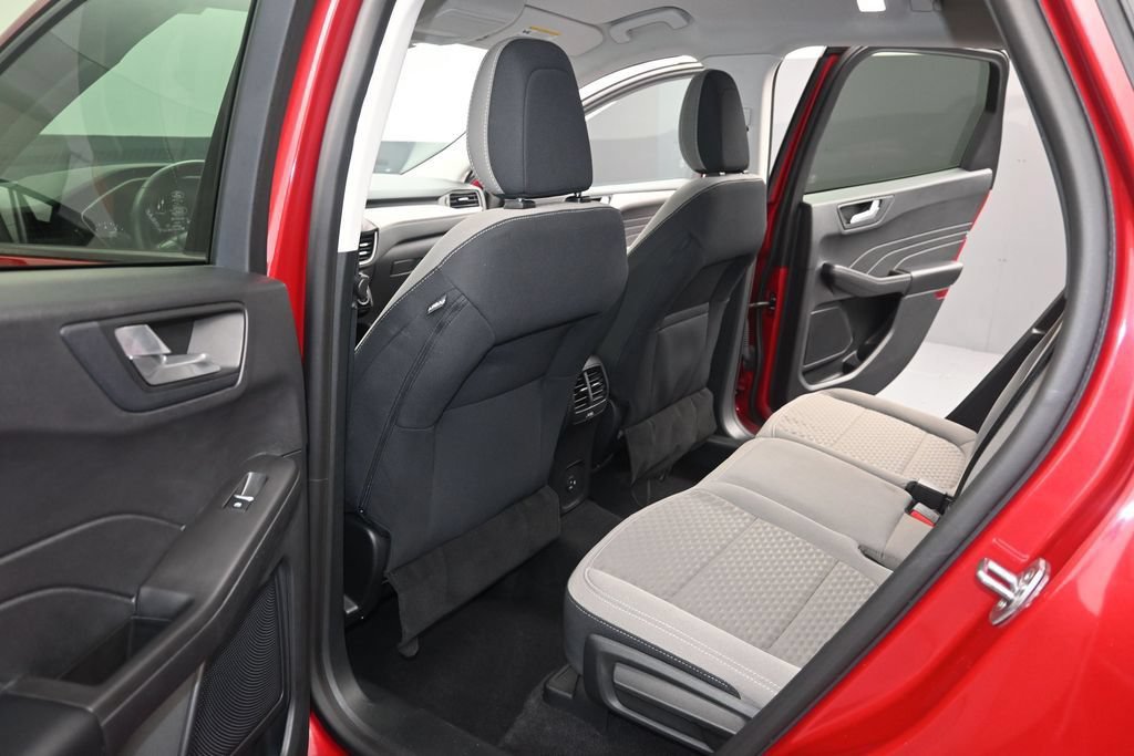Used 2021 Ford Escape SE w/ SE Sport Appearance Package FWD image 12