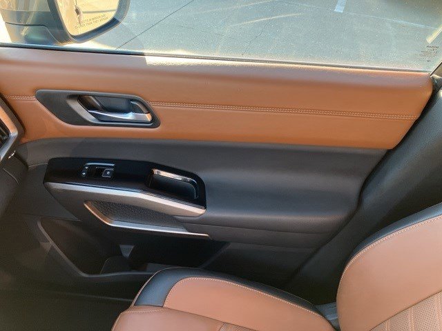 Used 2024 Nissan Pathfinder Platinum w/ Cargo Package image 23