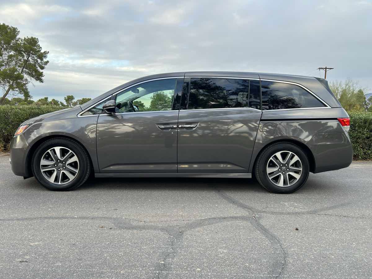 Used 2015 Honda Odyssey Touring image 3