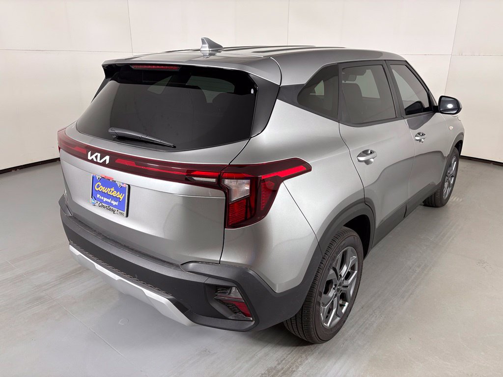 New 2026 Kia Seltos LX FWD image 8