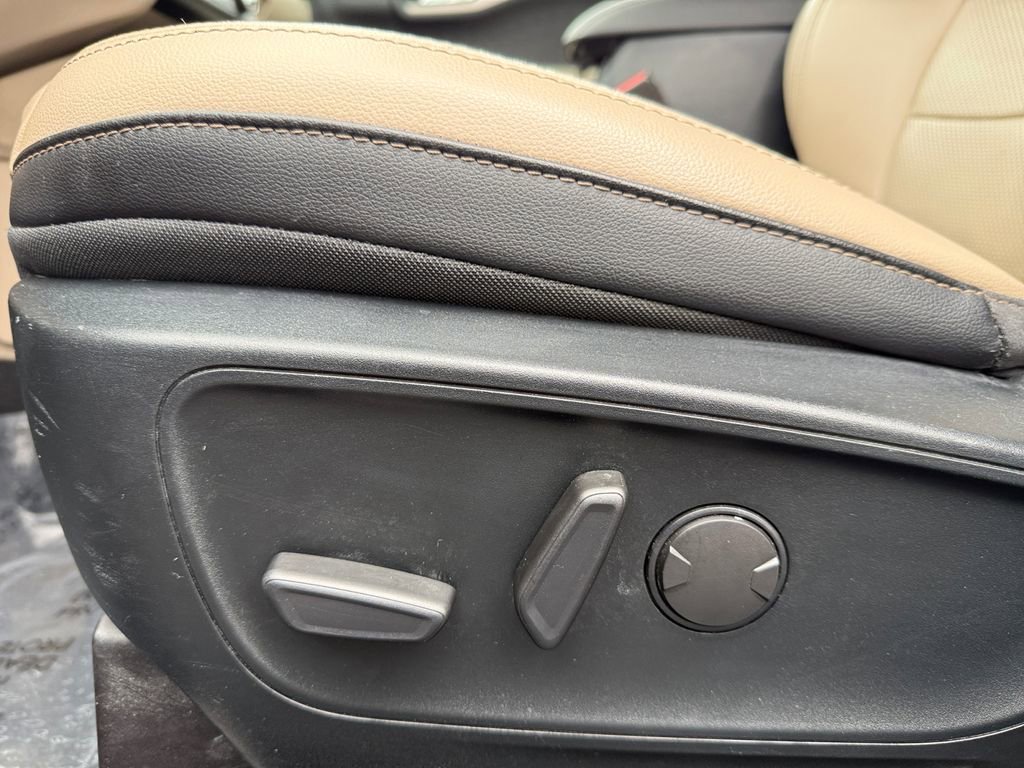 Used 2020 Ford Escape SE Sport image 10