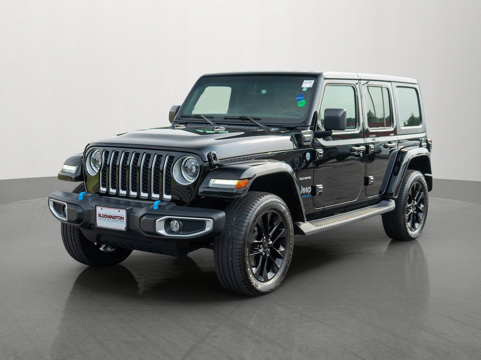Used 2023 Jeep Wrangler Unlimited Sahara w/ Cold Weather Group AWD/4WD image 3
