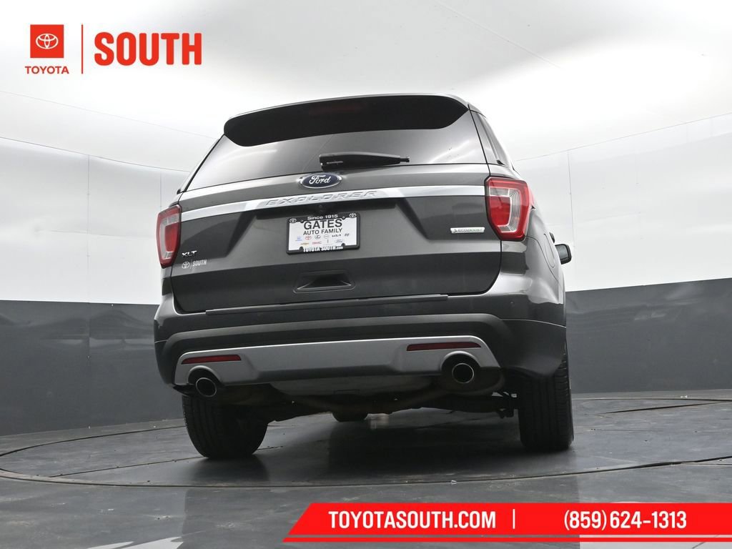 Used 2017 Ford Explorer XLT w/ Equipment Group 202A FWD image 39