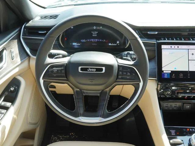 Certified 2023 Jeep Grand Cherokee Limited AWD/4WD image 16