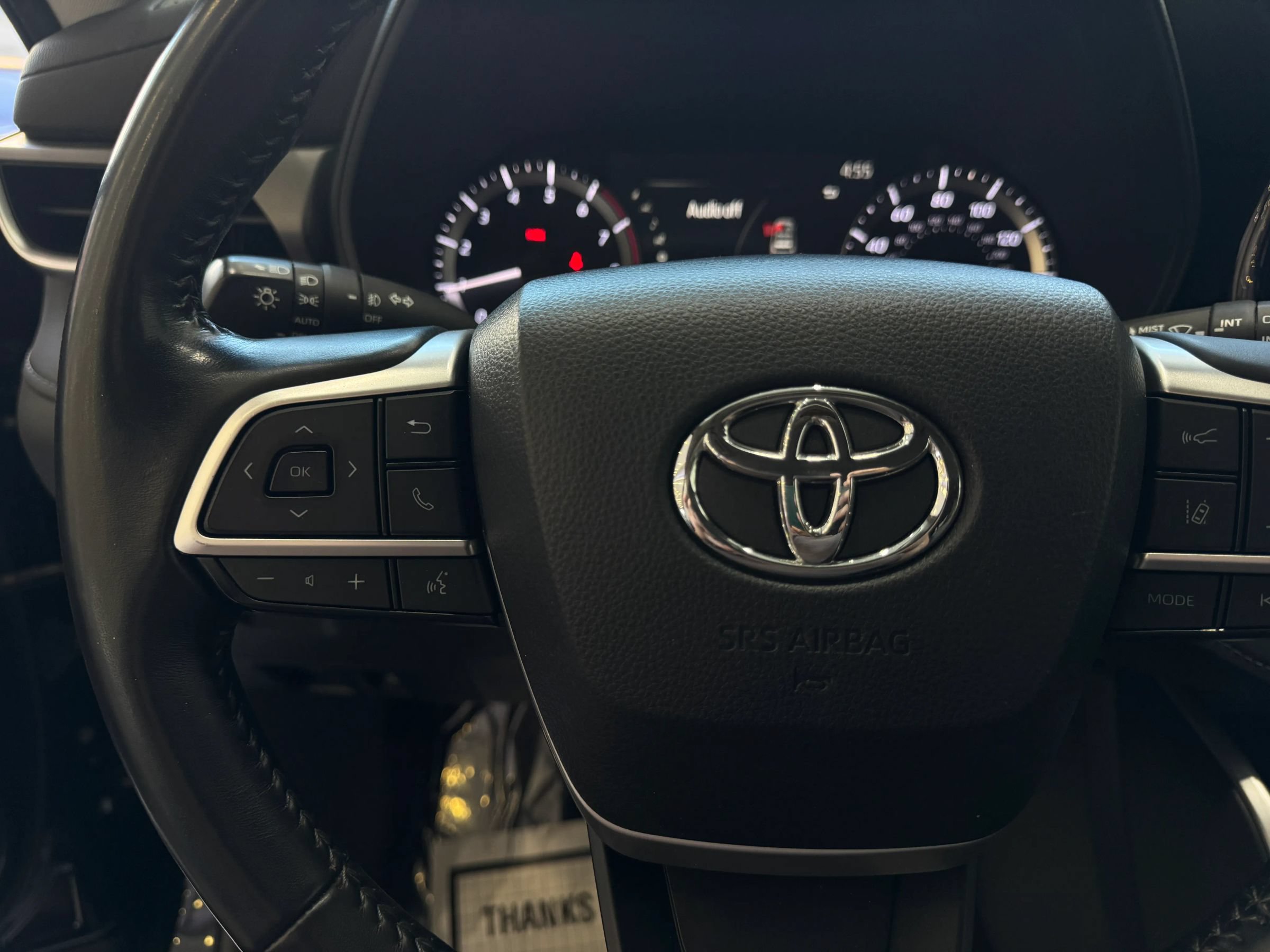 Used 2023 Toyota Highlander LE AWD/4WD image 11