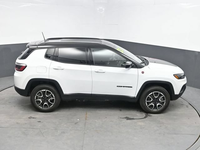 Used 2025 Jeep Compass Trailhawk AWD/4WD image 32