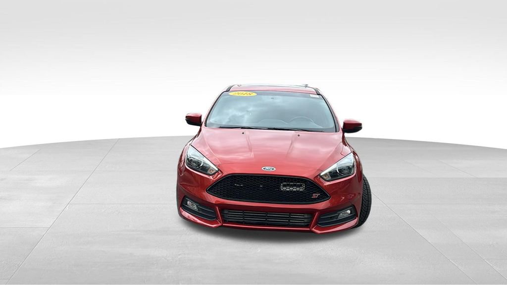 Used 2018 Ford Focus ST w/ Equipment Group 401A FWD image 2