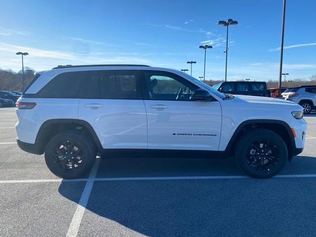 New 2025 Jeep Grand Cherokee Altitude AWD/4WD image 9
