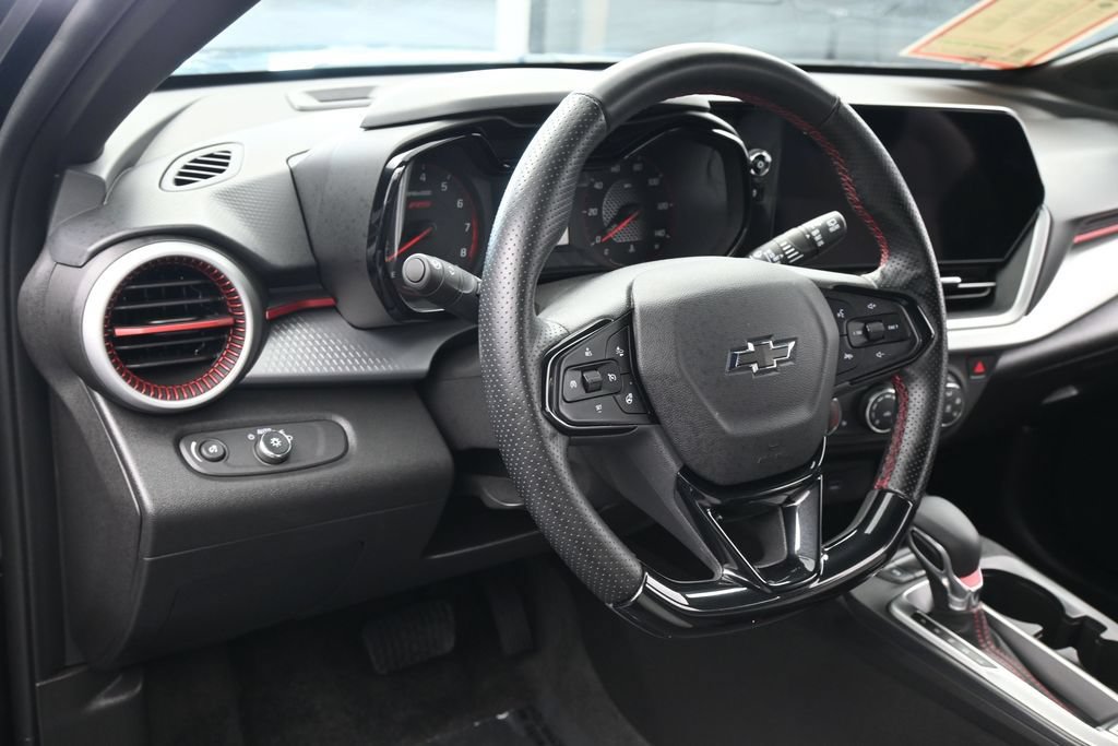 Used 2025 Chevrolet Trax RS w/ Driver Confidence Package FWD image 14
