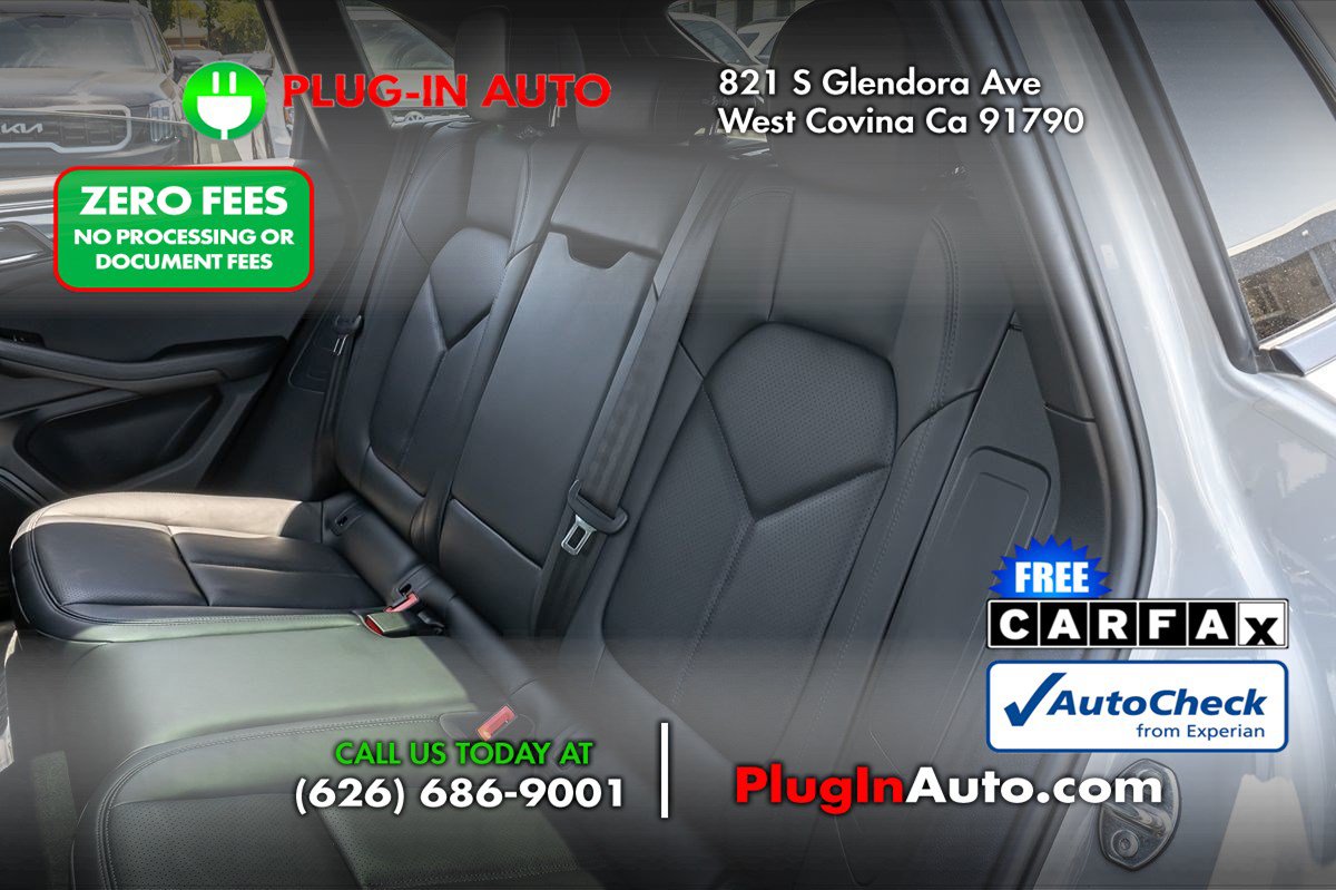 Used 2022 Porsche Macan AWD/4WD image 11