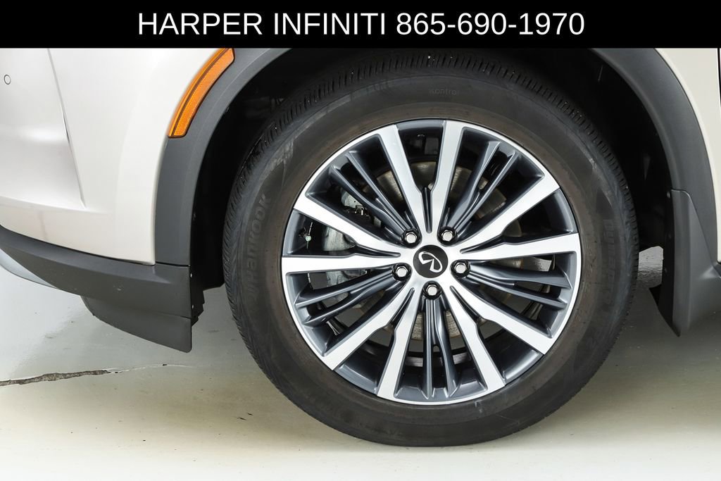 Used 2023 INFINITI QX60 Sensory w/ Vision Package AWD/4WD image 5