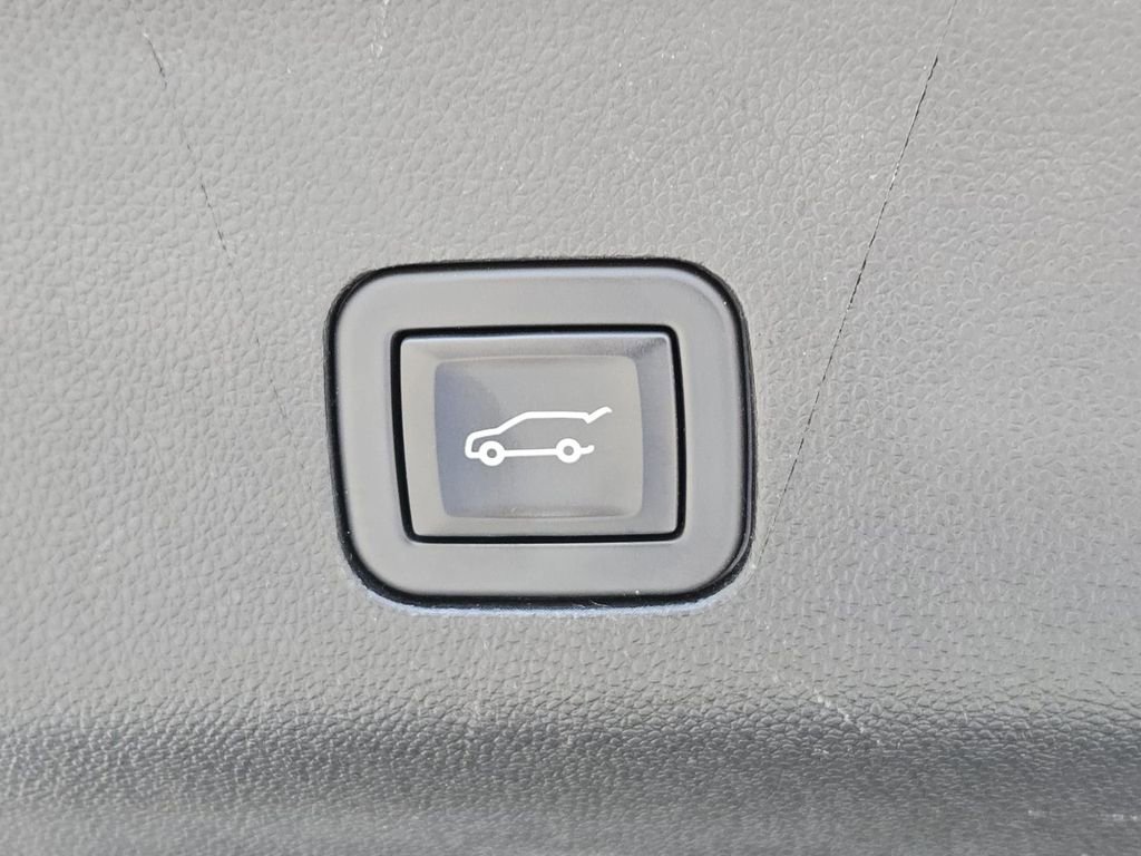 Used 2023 Chevrolet Suburban Premier AWD/4WD image 10