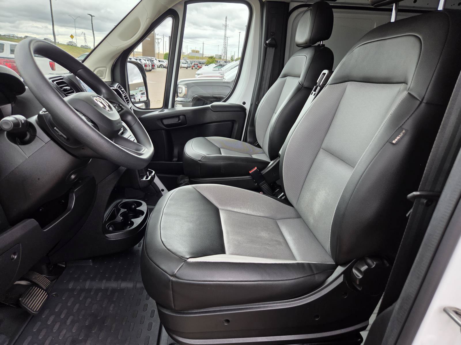 Used 2025 RAM ProMaster 2500 w/ Convenience Group FWD image 17