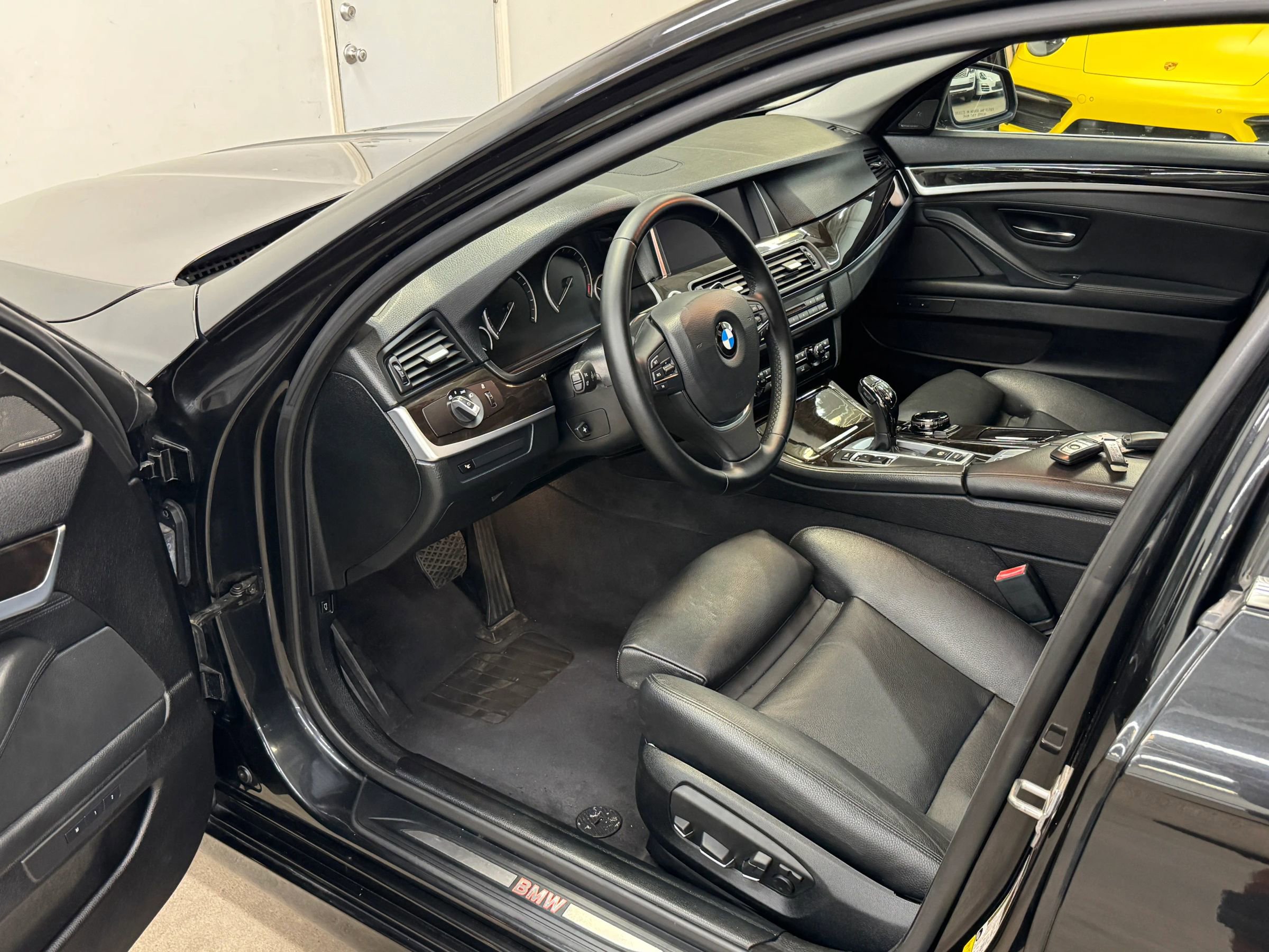 Used 2014 BMW 550i 550i Sedan 4D RWD image 11