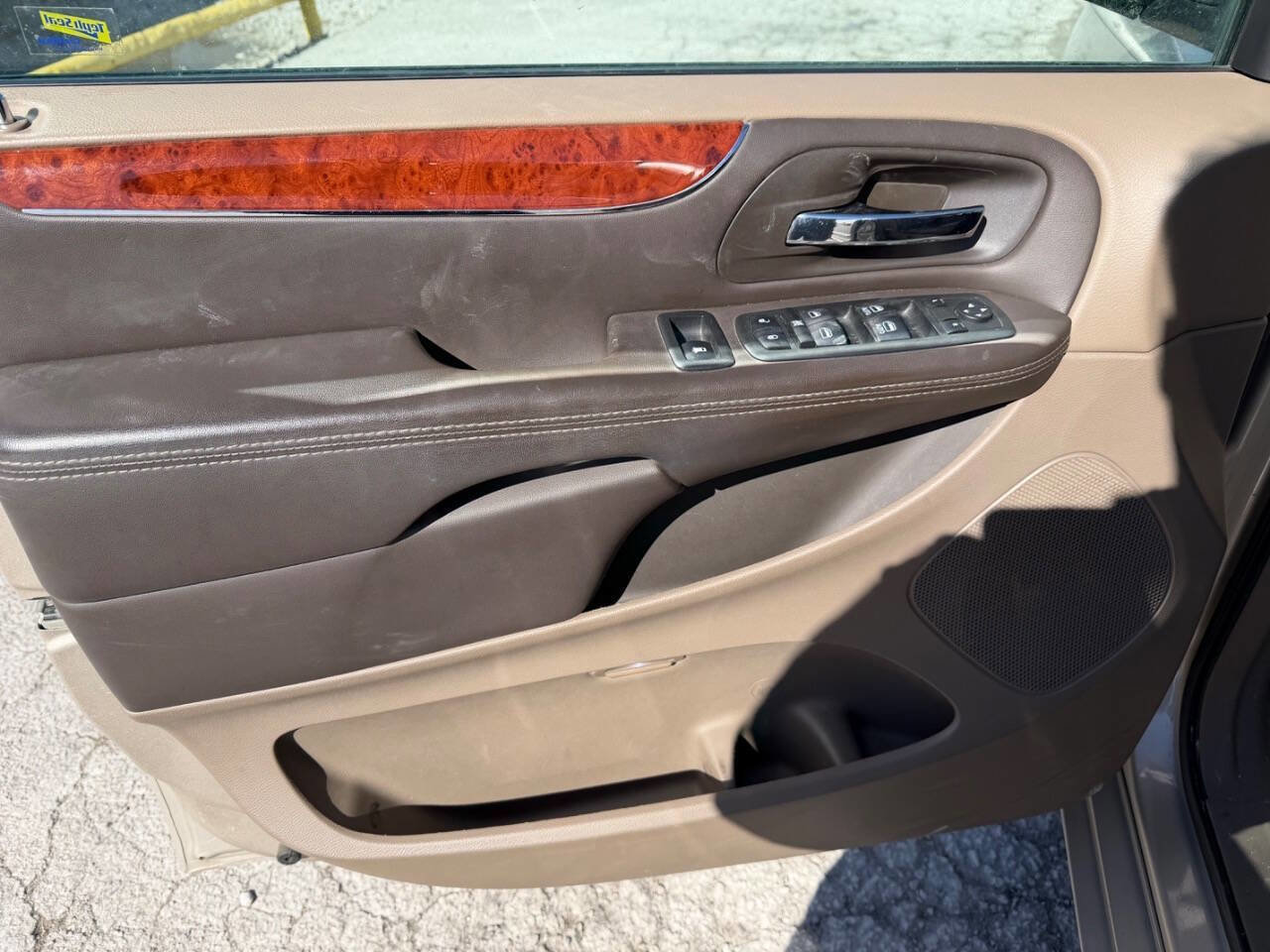 Used 2013 Chrysler Town & Country Touring-L w/ Driver Convenience Group FWD image 14