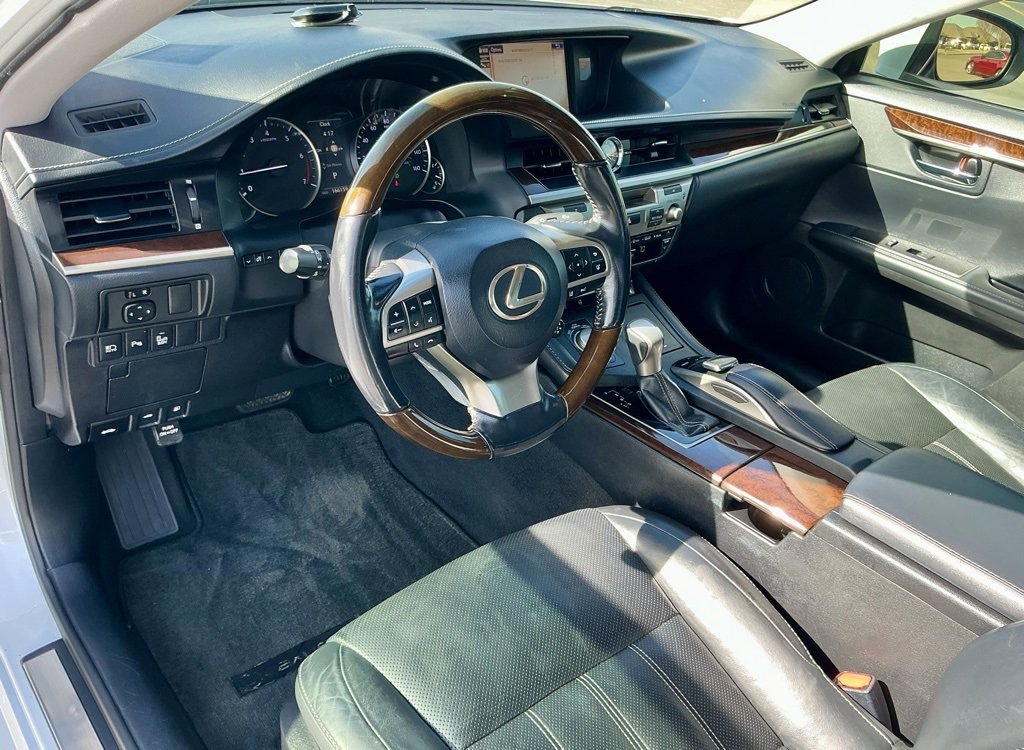 Used 2016 Lexus ES 350 w/ Luxury Package w/Wood Trim image 37