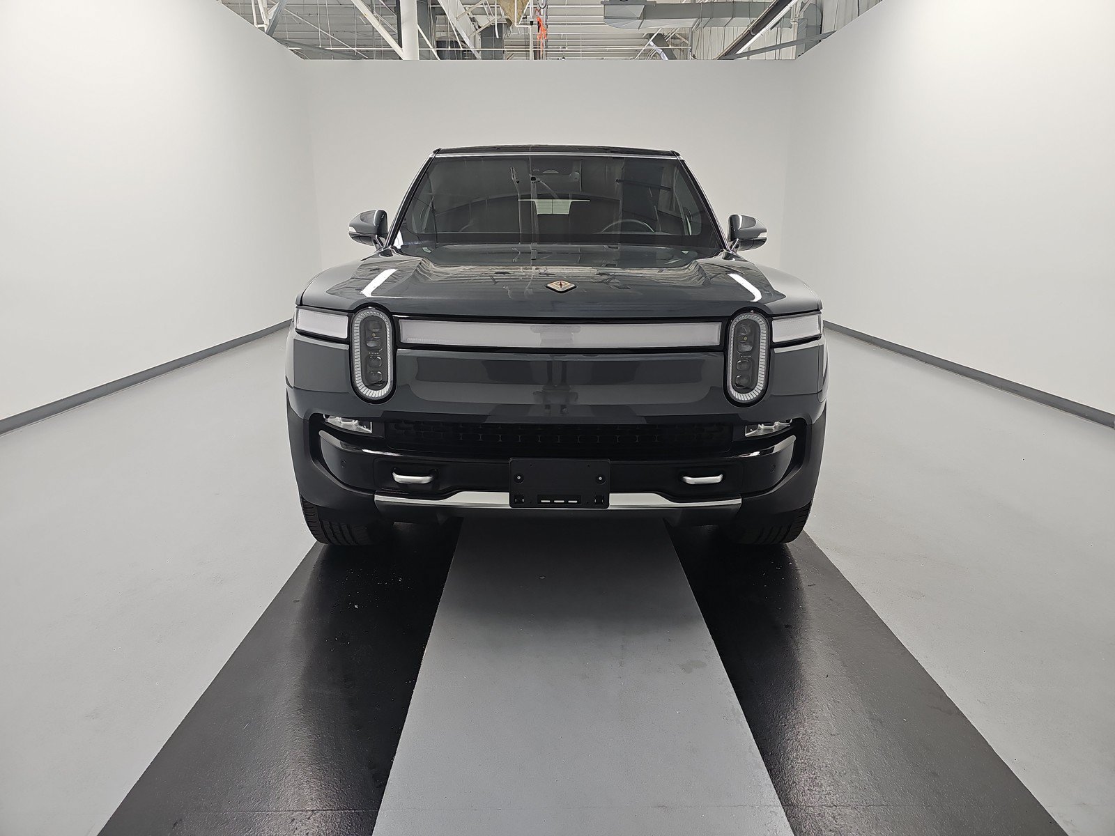 Used 2024 Rivian R1S Adventure AWD/4WD image 8