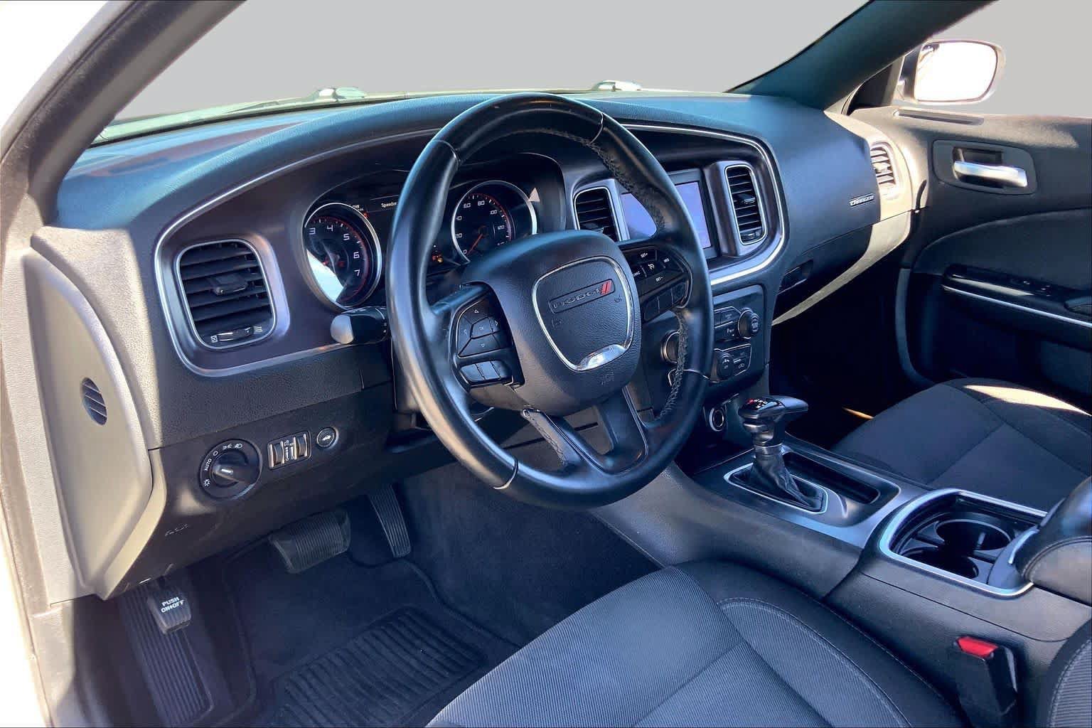 Used 2018 Dodge Charger SXT RWD image 17