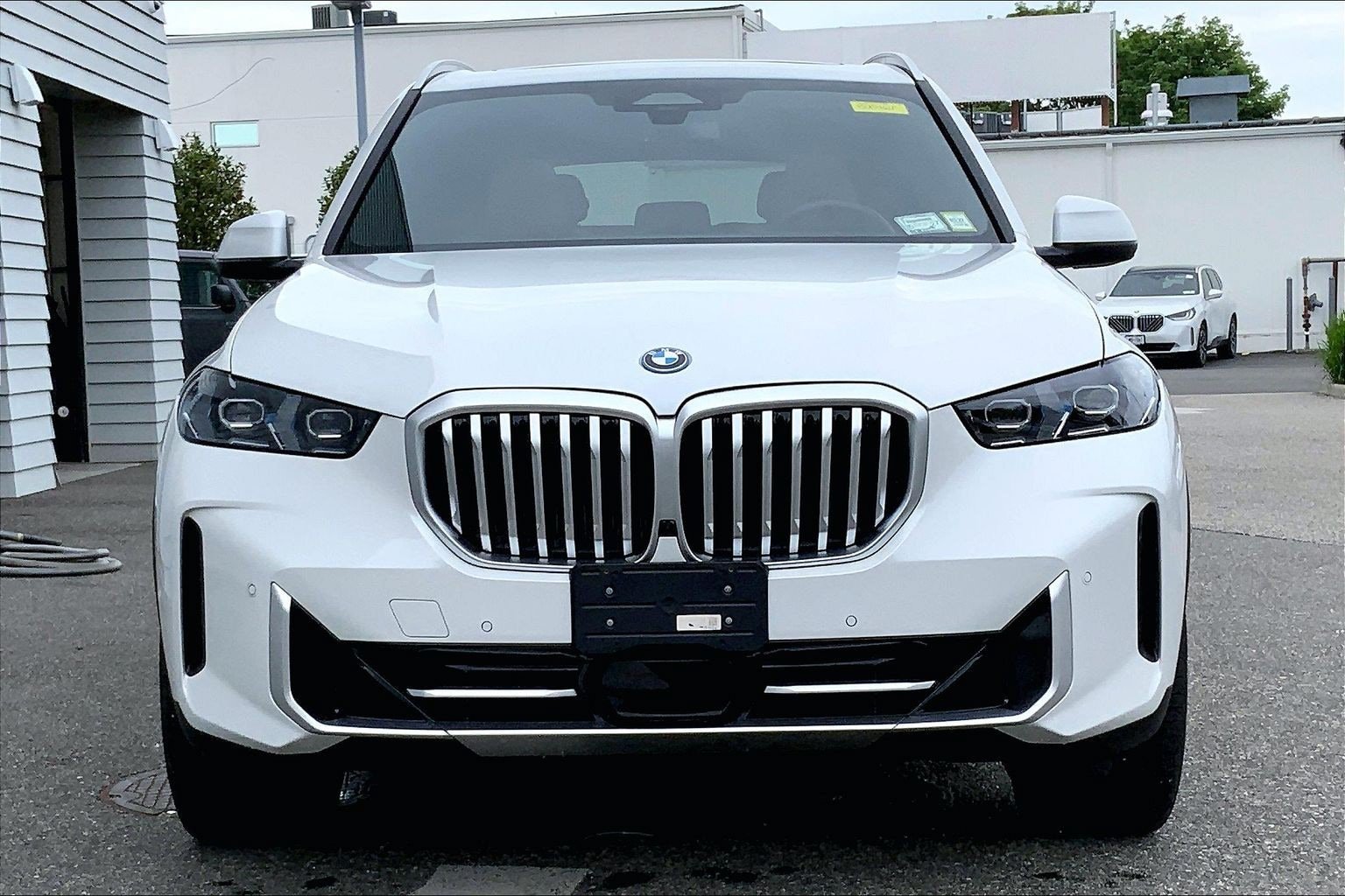 Used 2025 BMW X5 xDrive50e w/ Premium Package AWD/4WD image 8