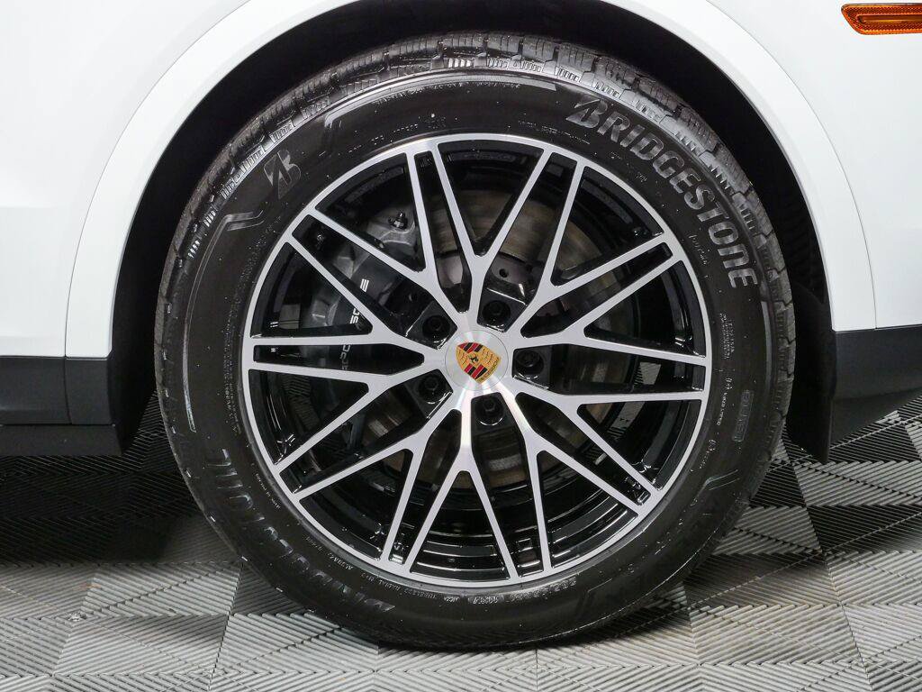 New 2026 Porsche Cayenne Coupe AWD/4WD image 40