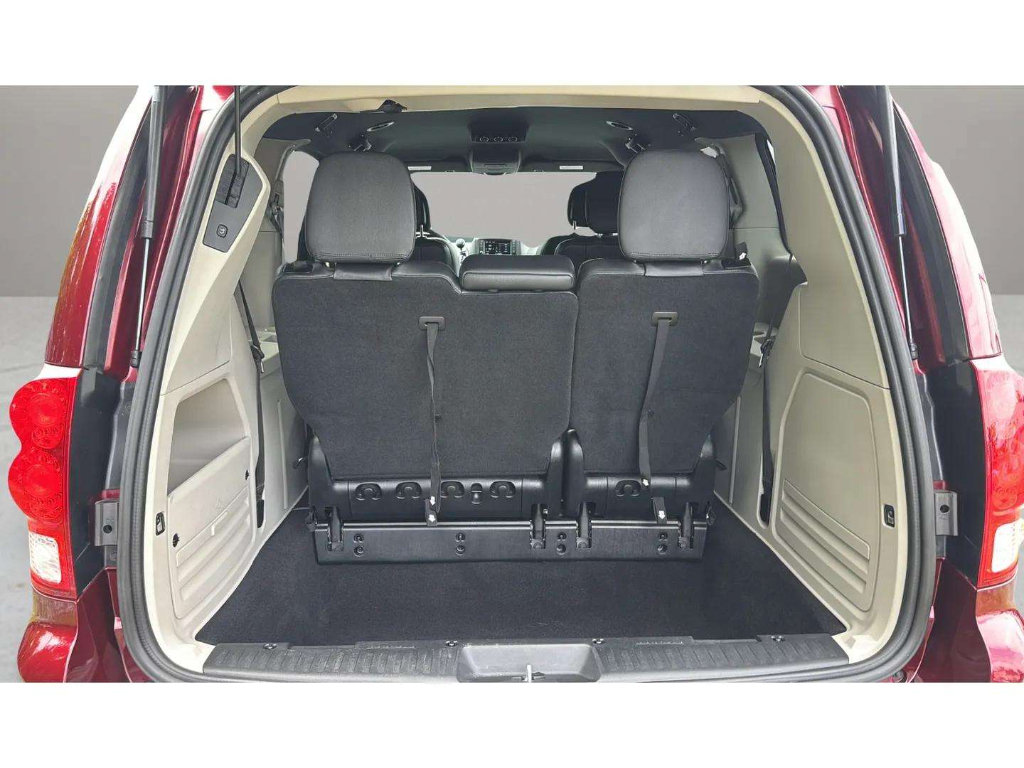 Used 2017 Dodge Grand Caravan SXT FWD image 9