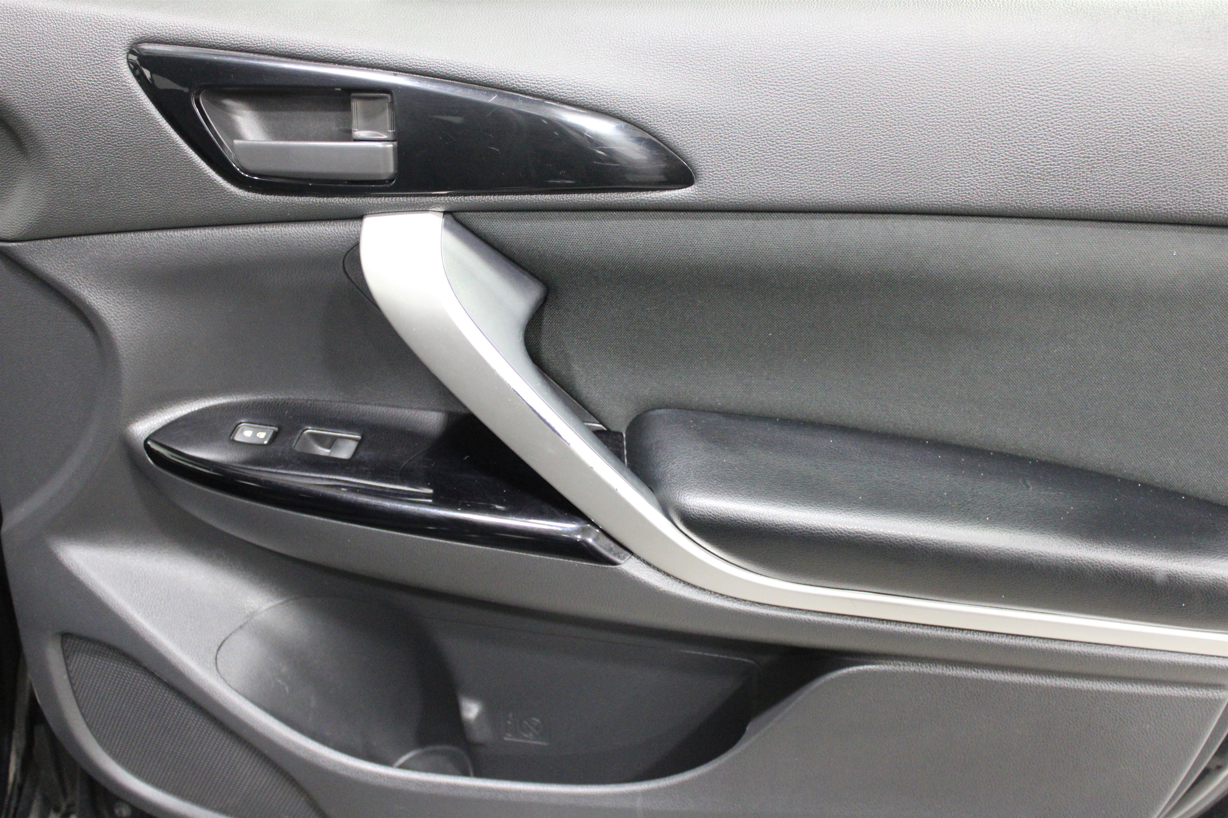 Used 2019 Mitsubishi Eclipse Cross LE AWD/4WD image 25