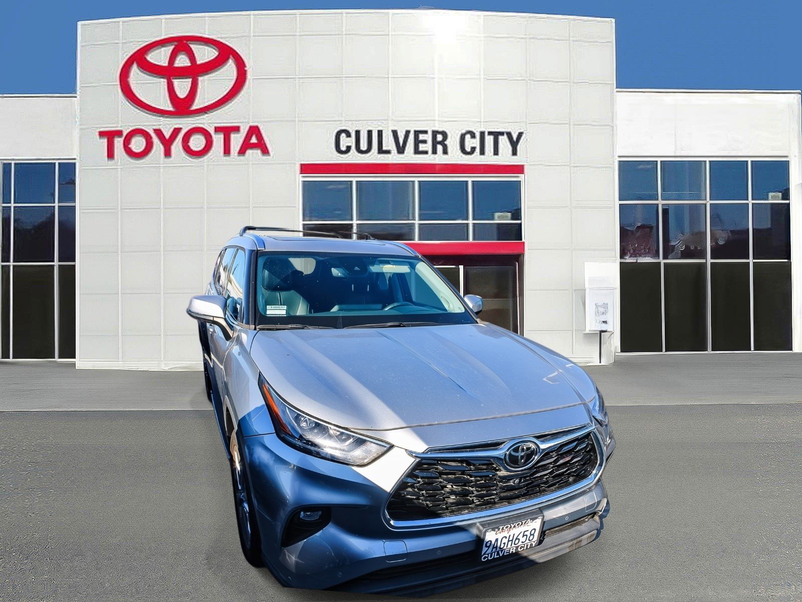 Used 2022 Toyota Highlander Limited image 1