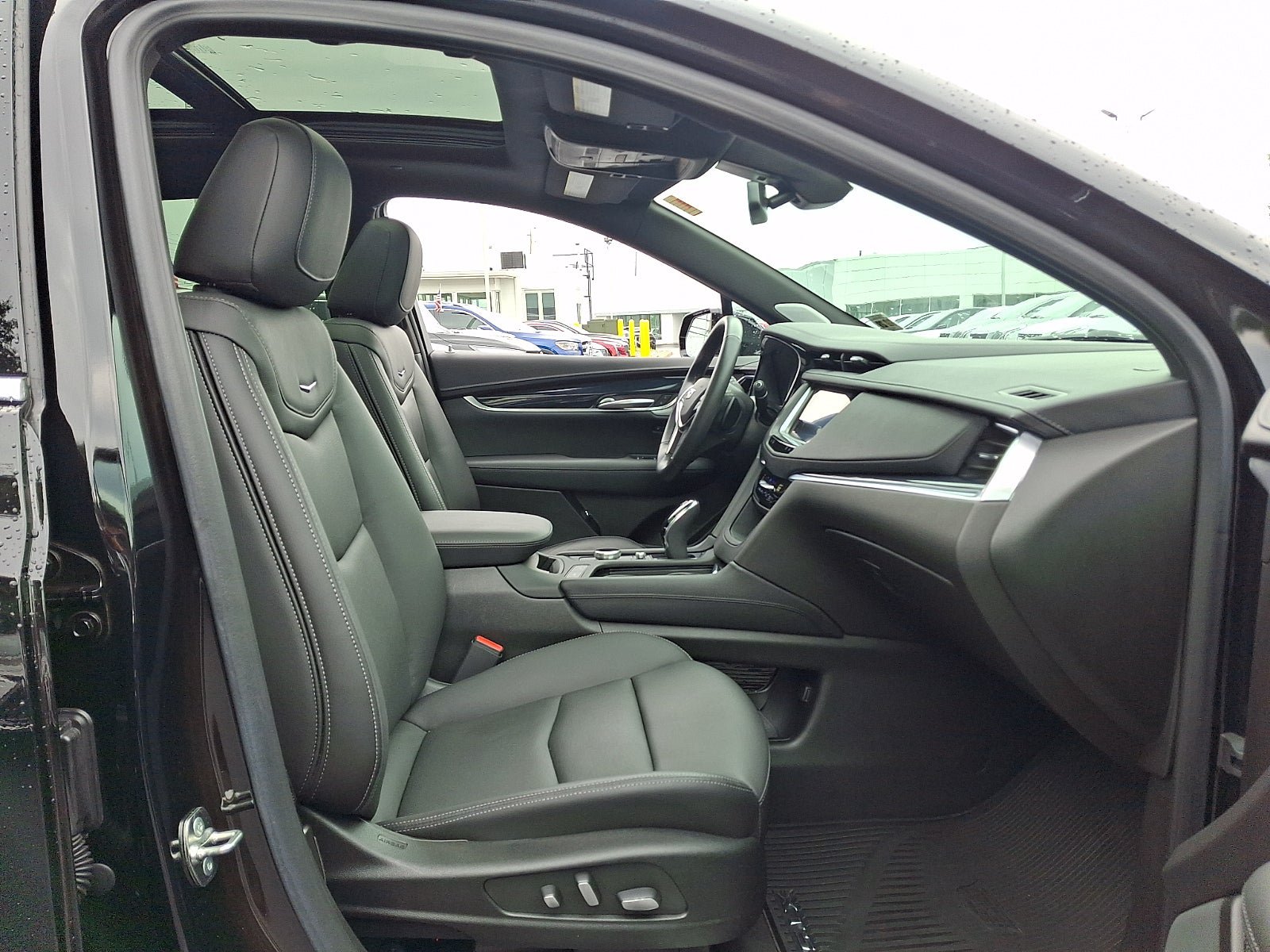 Certified 2024 Cadillac XT5 Premium Luxury w/ LPO, Floor Liner Package AWD/4WD image 21