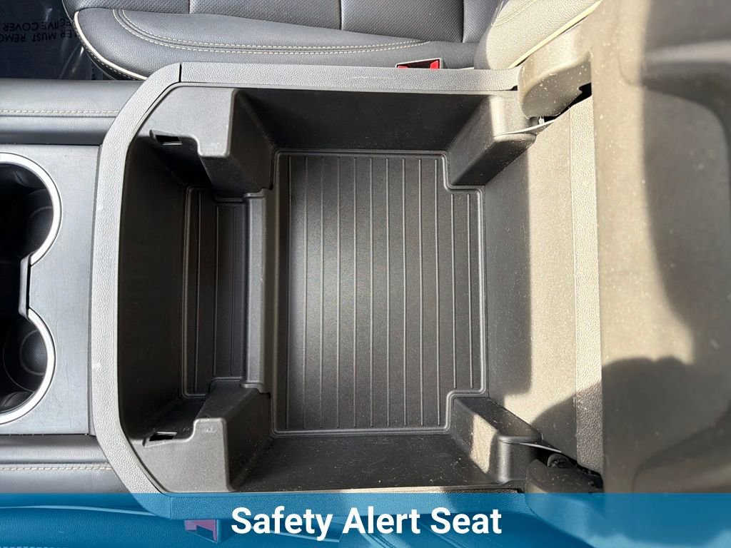 Used 2023 Chevrolet Suburban Premier image 34