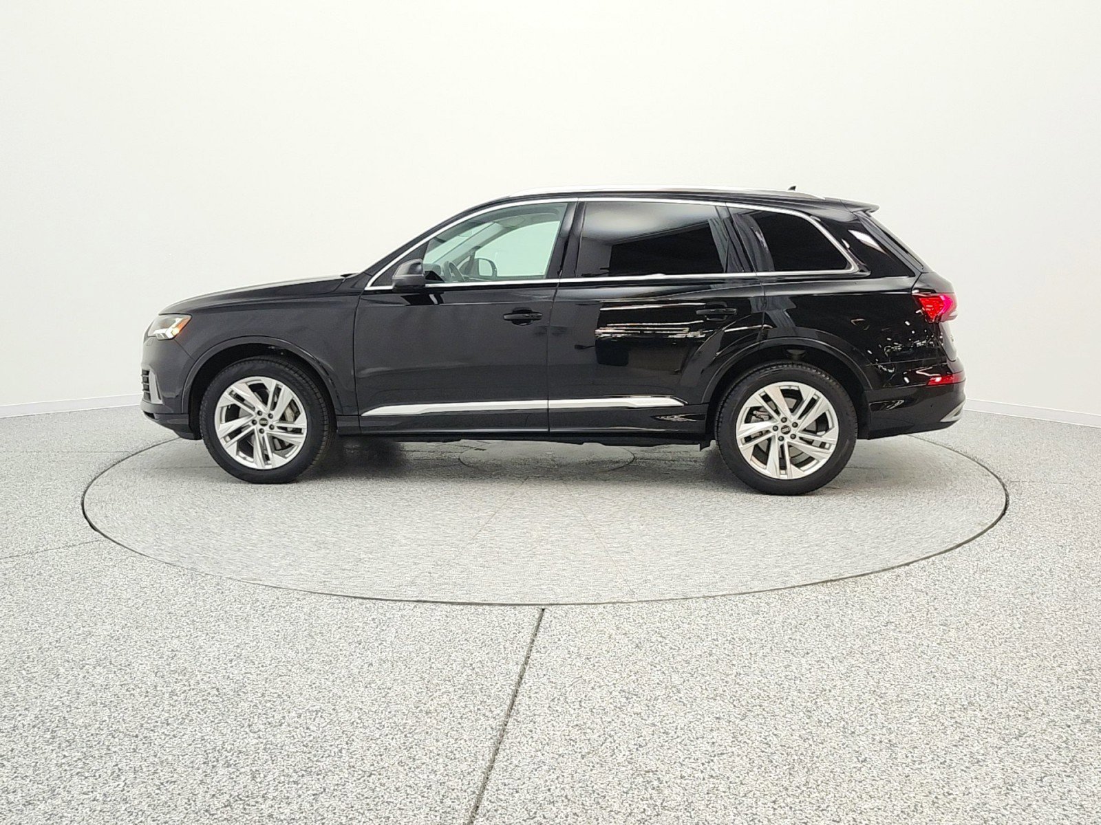 Used 2023 Audi Q7 3.0T Premium w/ Convenience Package image 8