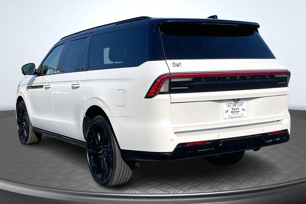 New 2027 Lincoln Navigator L Black Label AWD/4WD image 3