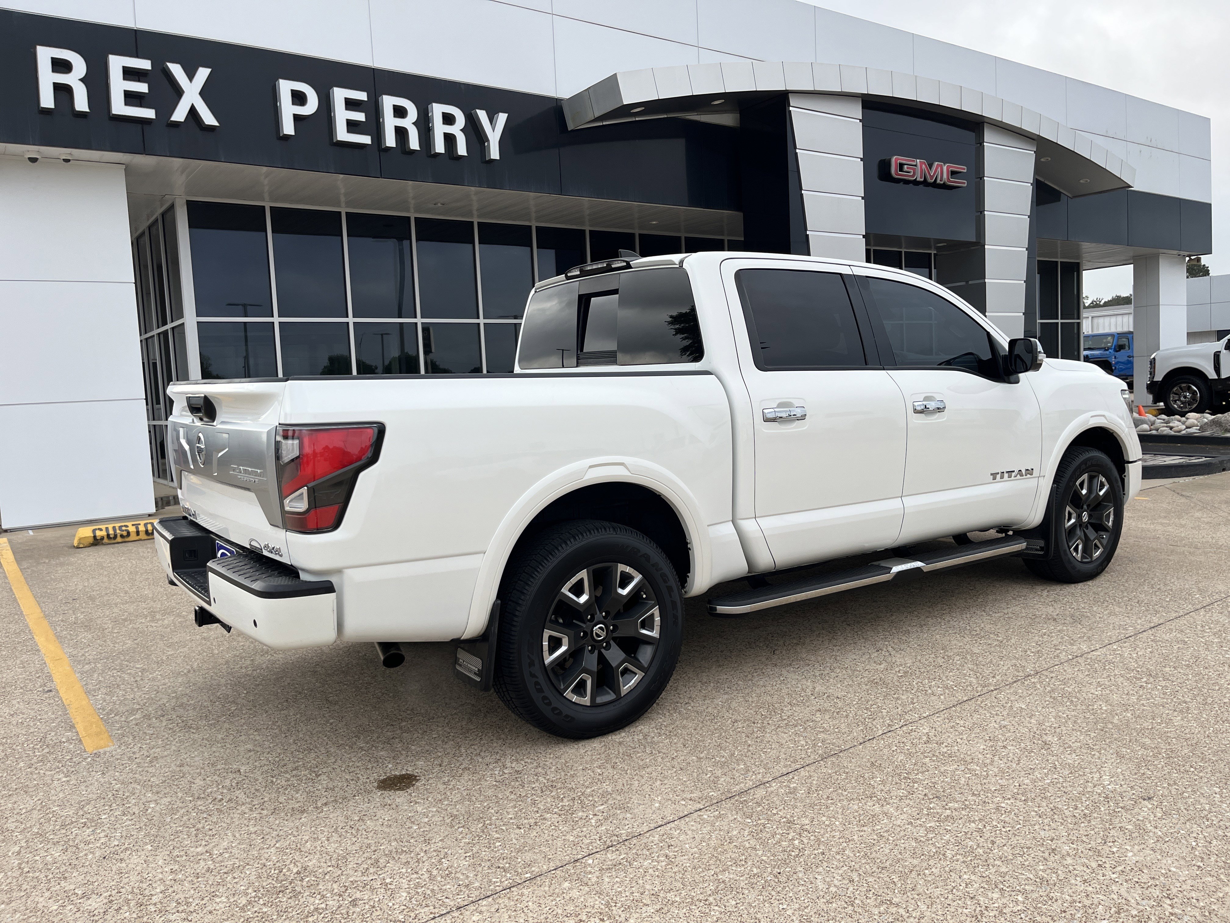 Used 2022 Nissan Titan Platinum Reserve w/ Moonroof Package image 3