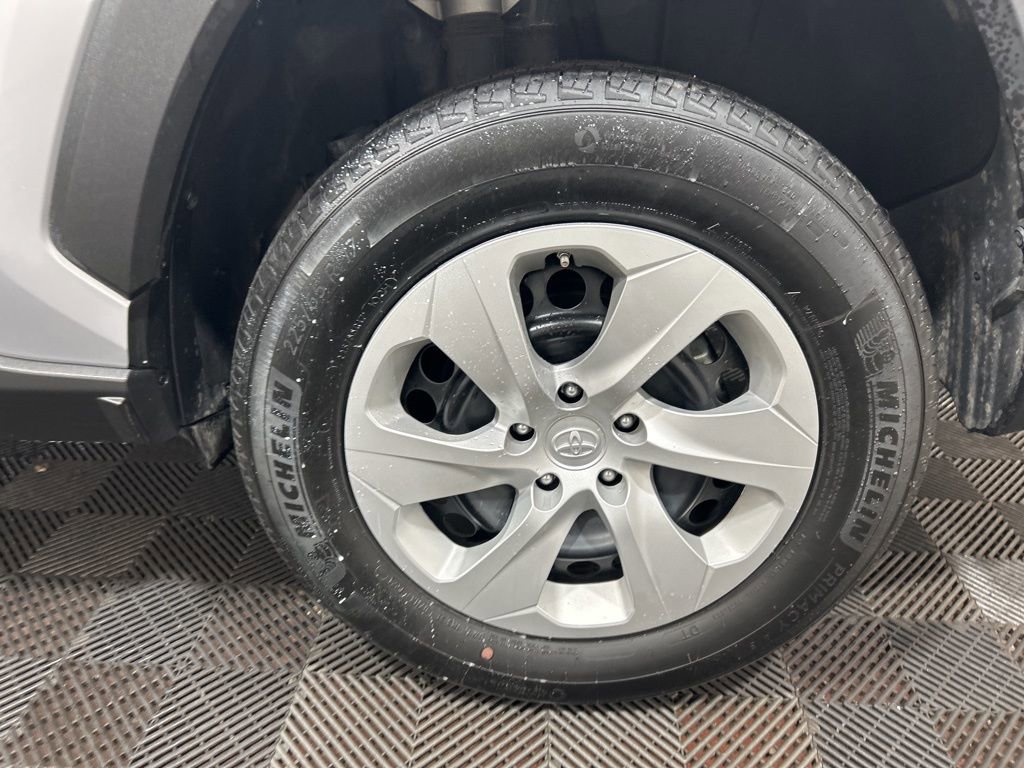Used 2024 Toyota RAV4 LE image 31