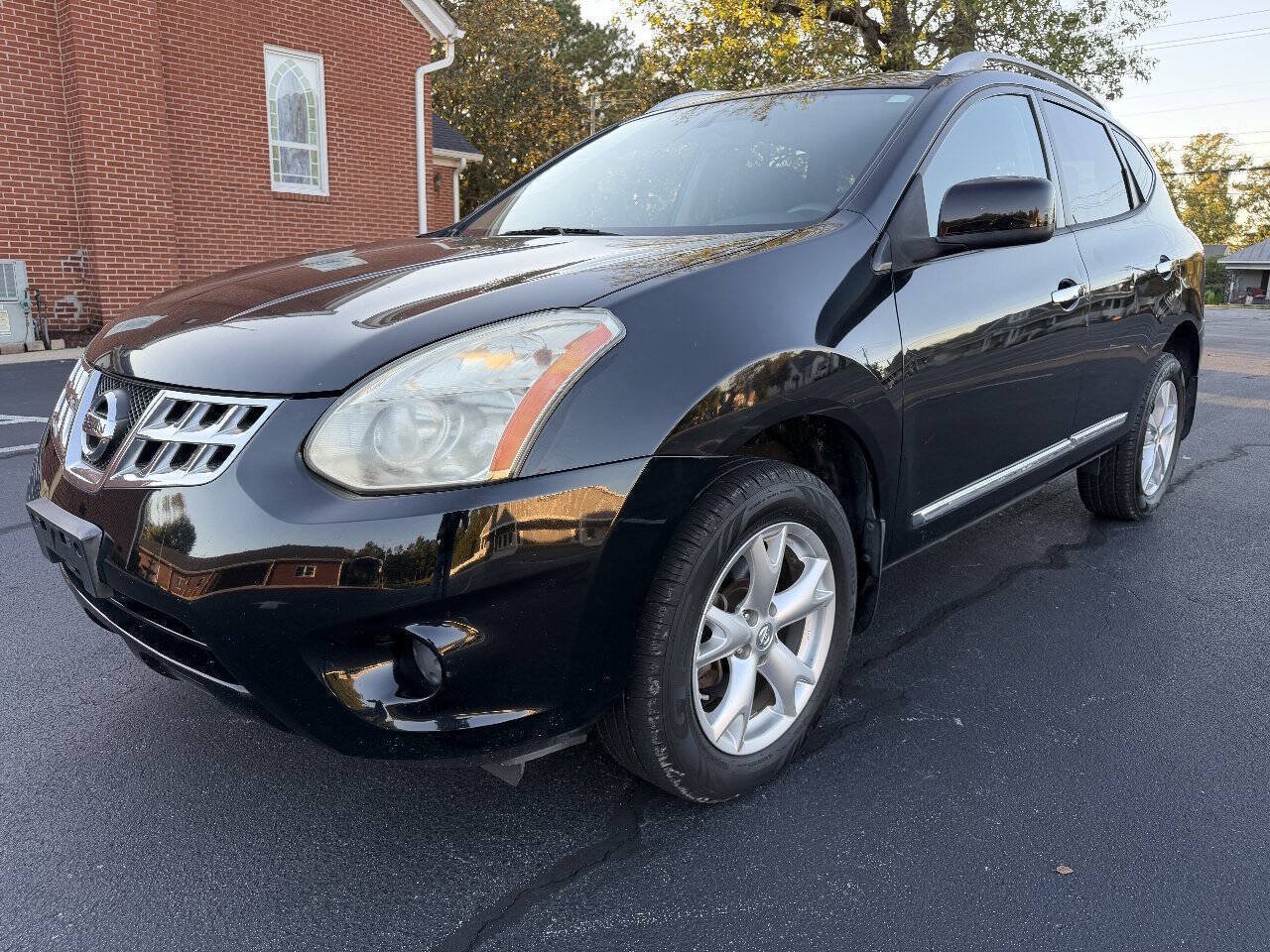 Used 2013 Nissan Rogue SV FWD image 2