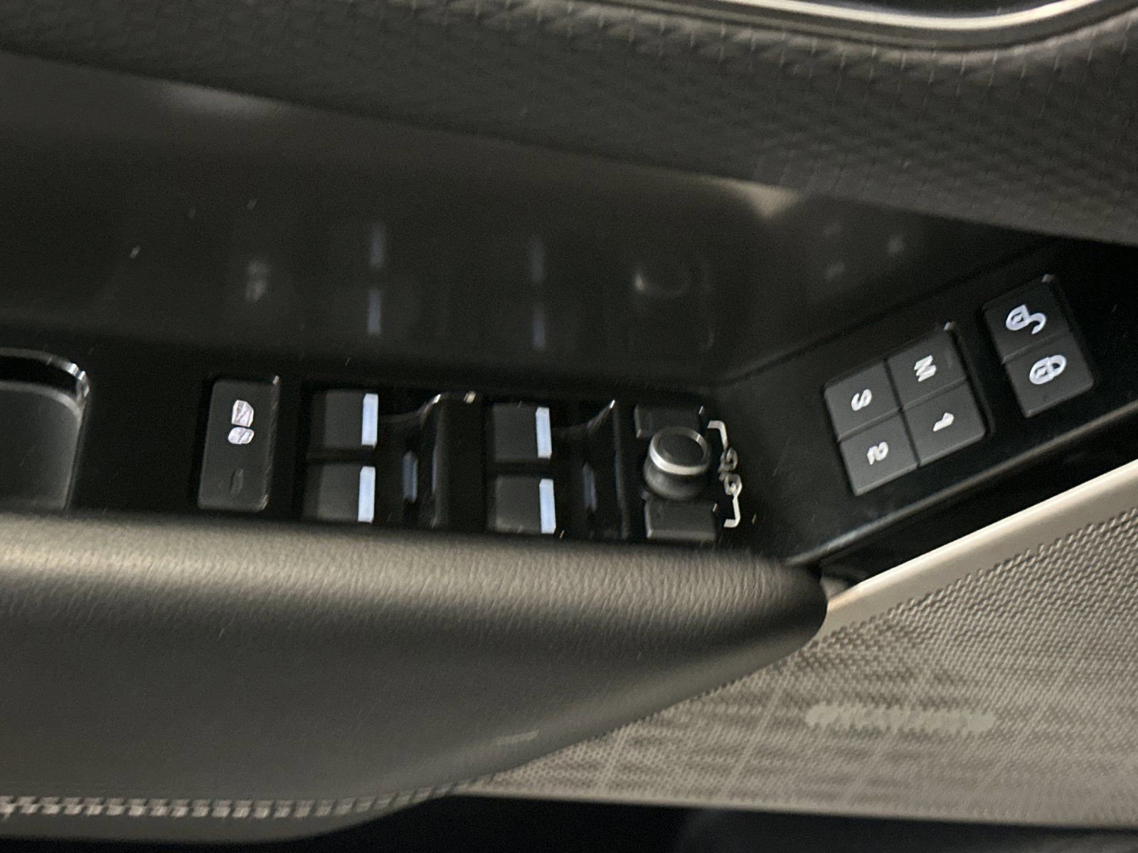 Used 2020 Land Rover Range Rover Velar S image 13