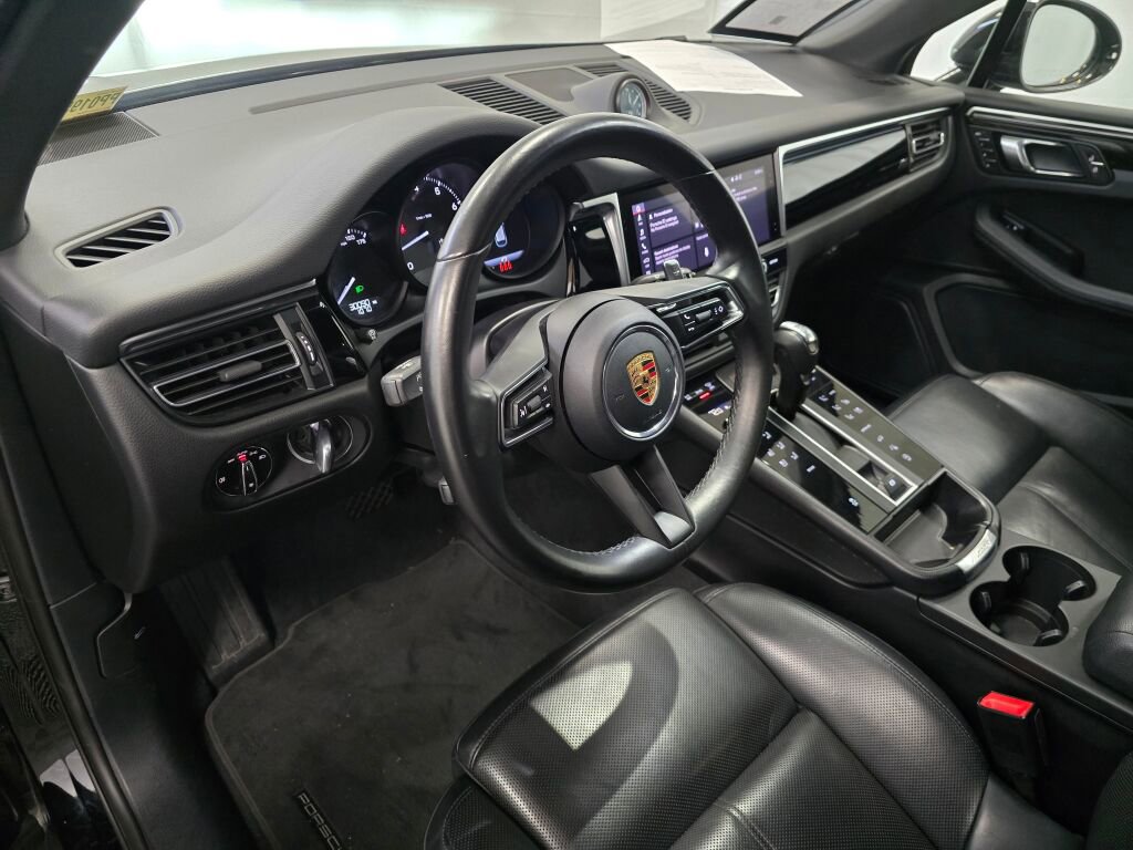 Certified 2024 Porsche Macan image 4
