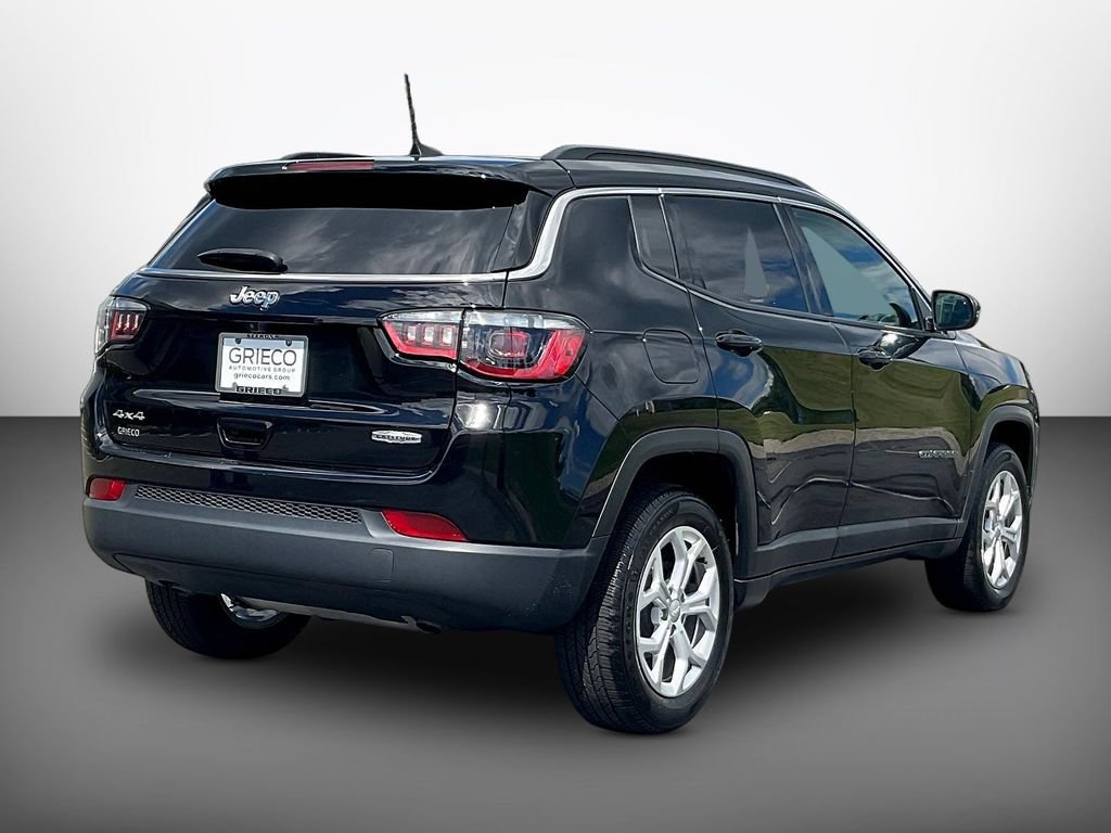 Used 2024 Jeep Compass Latitude AWD/4WD image 7