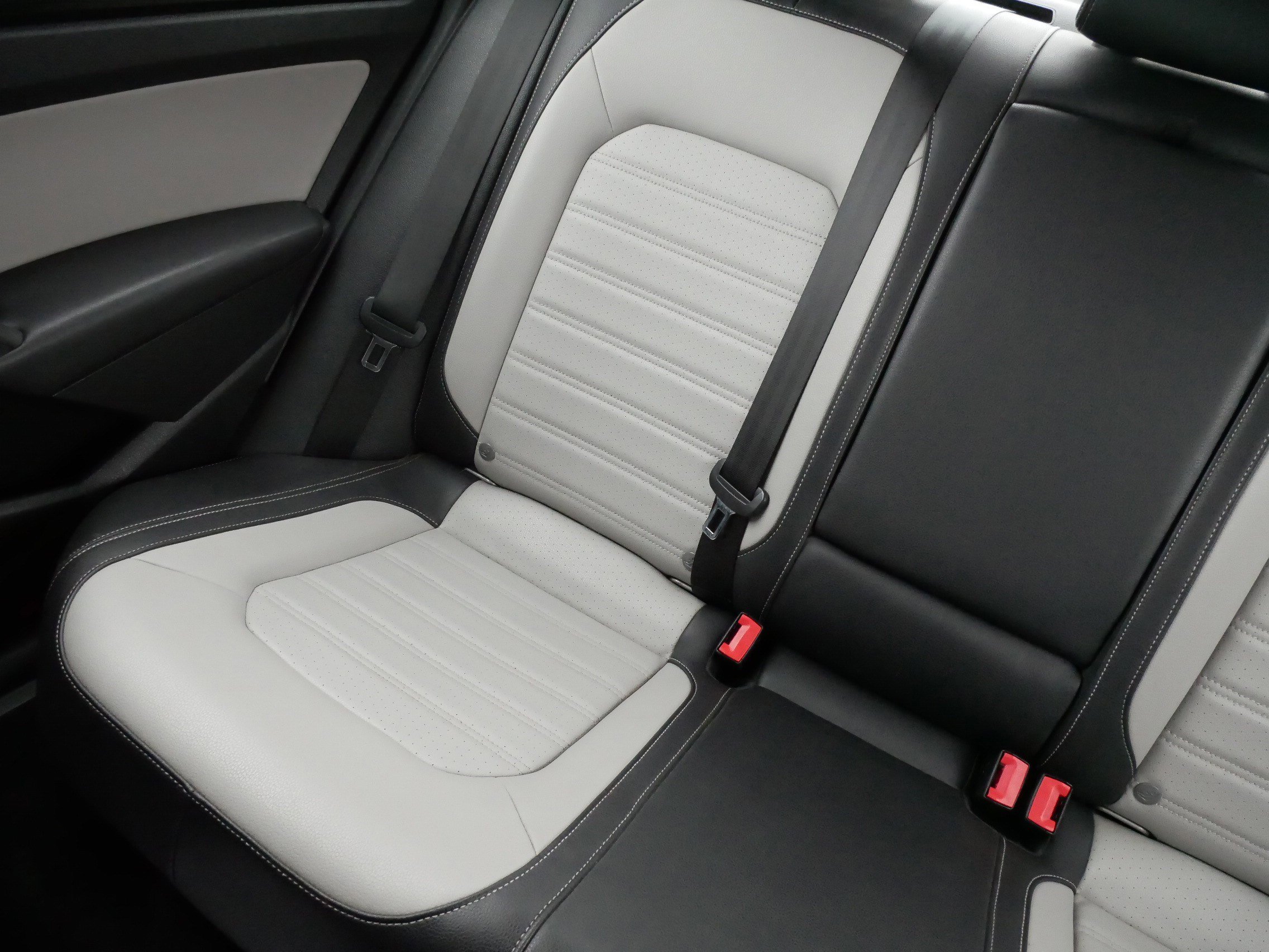 Used 2014 Volkswagen Passat 1.8T Sport image 12