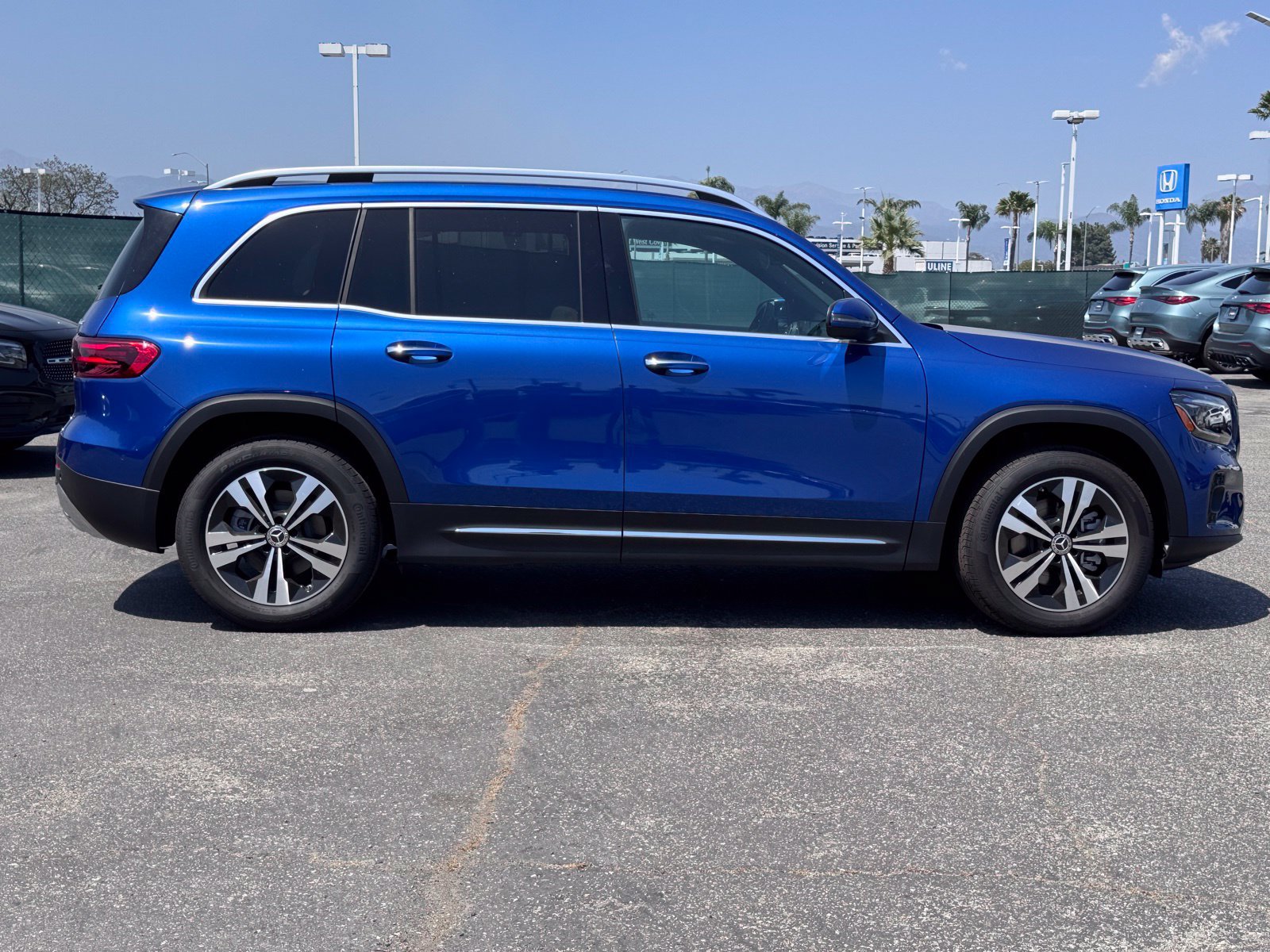 New 2025 Mercedes-Benz GLB 250 4MATIC image 12