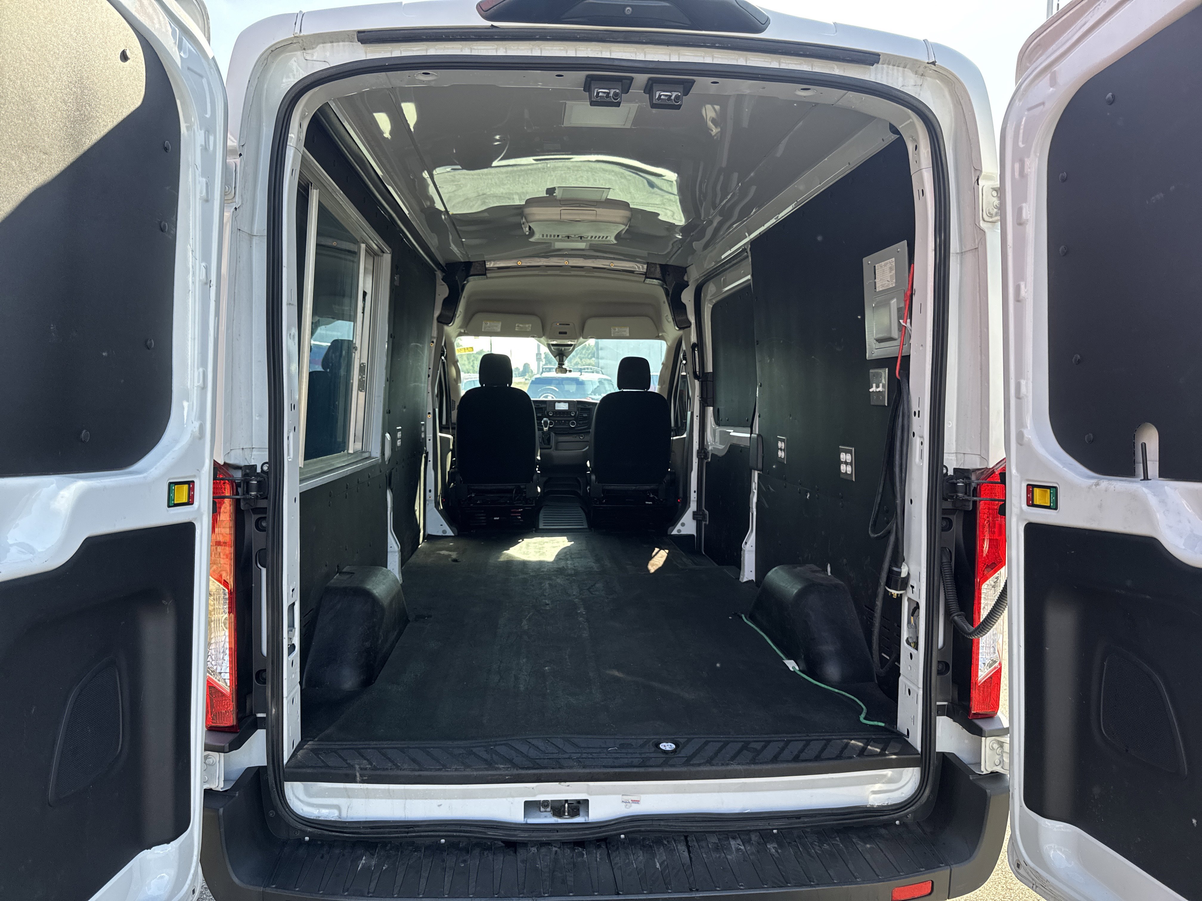 Used 2022 Ford Transit 250 Medium Roof w/ Load Area Protection Package image 27