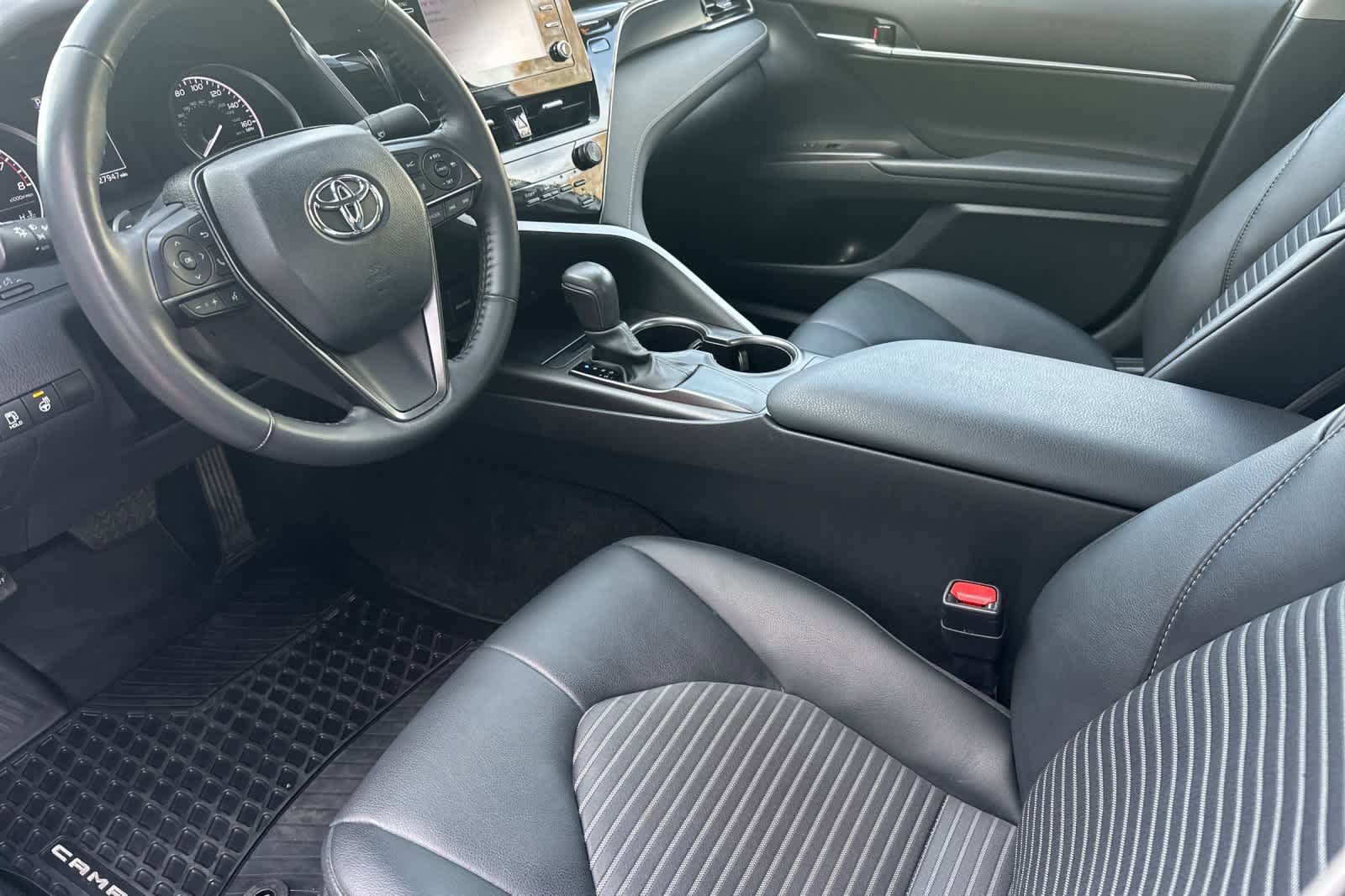 Used 2024 Toyota Camry SE FWD image 11