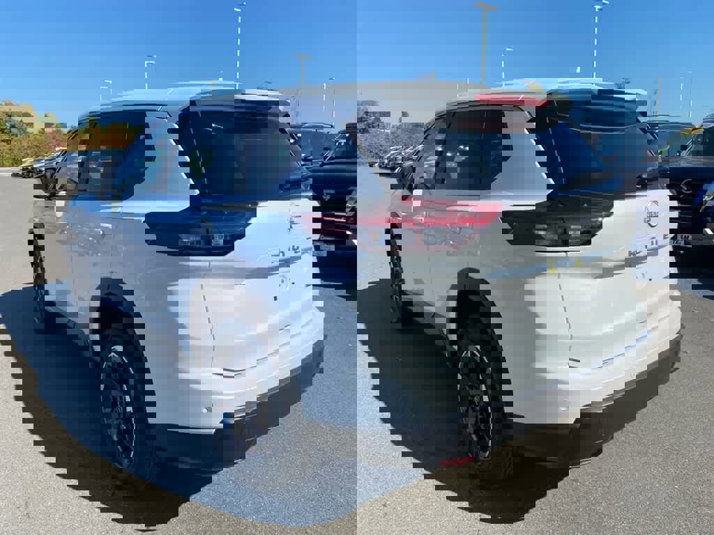 New 2026 Nissan Rogue SV image 4