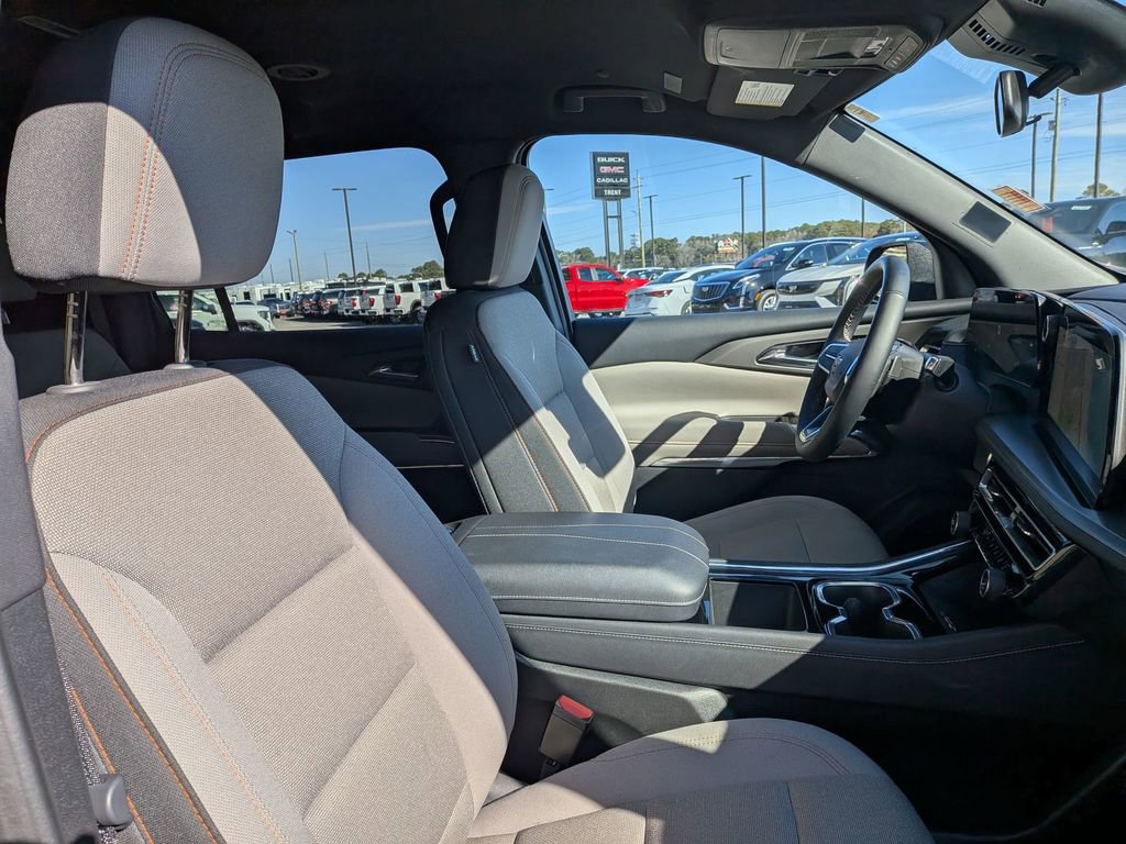 Certified 2025 Chevrolet Traverse LT image 30