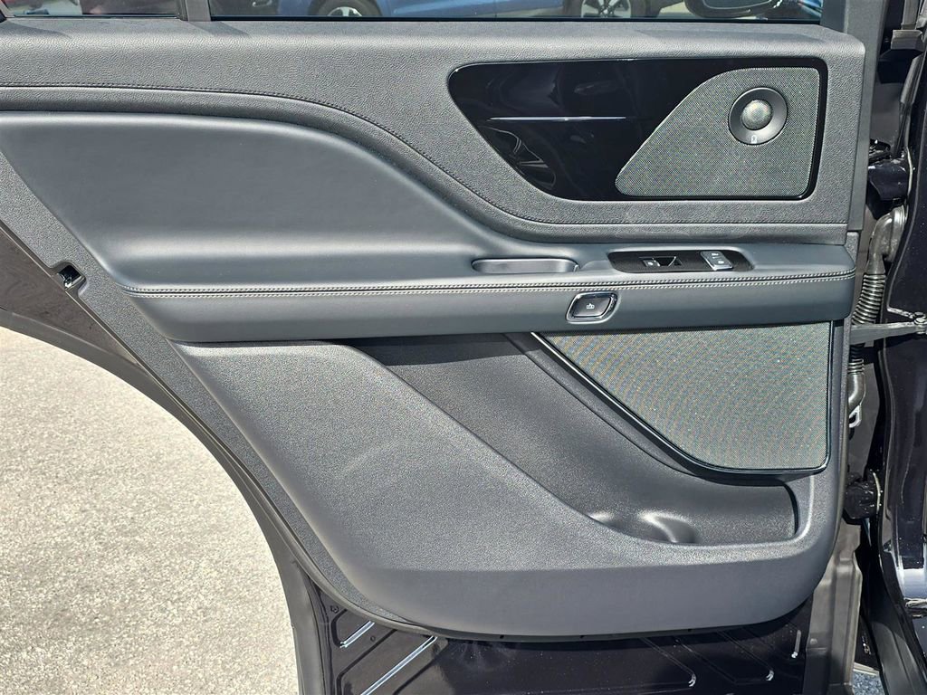 New 2025 Lincoln Aviator 2WD w/ Equipment Group 101A image 11